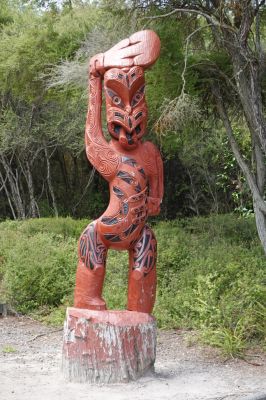DSC01814 Te Puia Maori Figur_k
