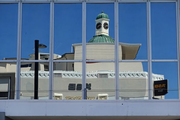 DSC02143 Napiet The T&G Building Spiegelung_k

