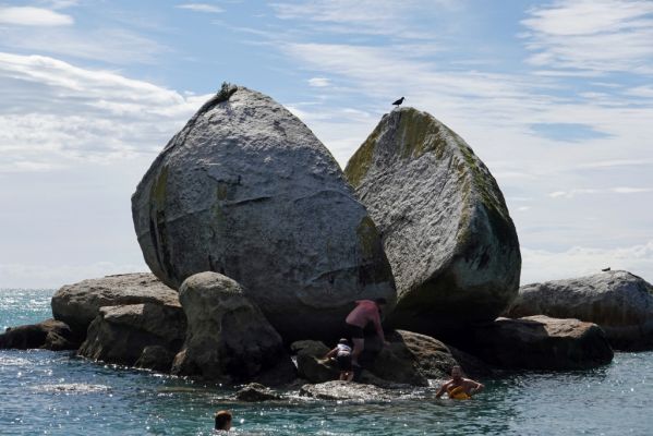 DSC02777 Kaiteriteri Split Apple Rock_k
