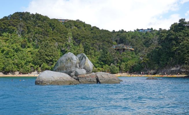 DSC02780 Kaiteriteri Split Apple Rock_k
