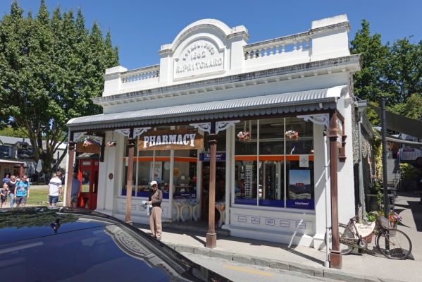 DSC03418 Arrowtown Buckingham Street Pharmacy_k
