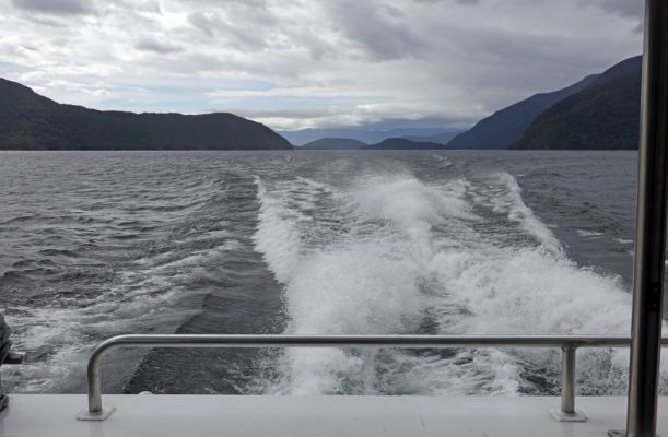 DSC03770 Lake Manapouri_k
