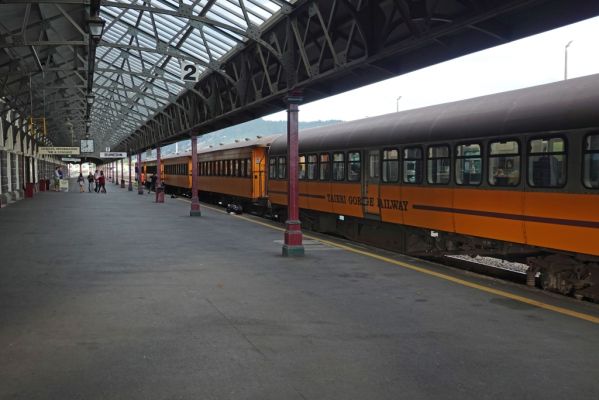 DSC04247 Dunedin Bahnhof Bahnsteig_k
