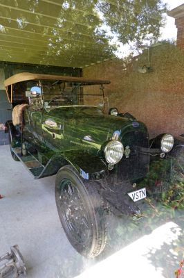 DSC04337 Dunedin Olveston Gartenhaus alter Fiat_k

