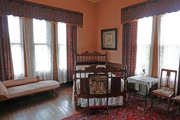 DSC04418 Larnach Castle Schlafzimmer_k
