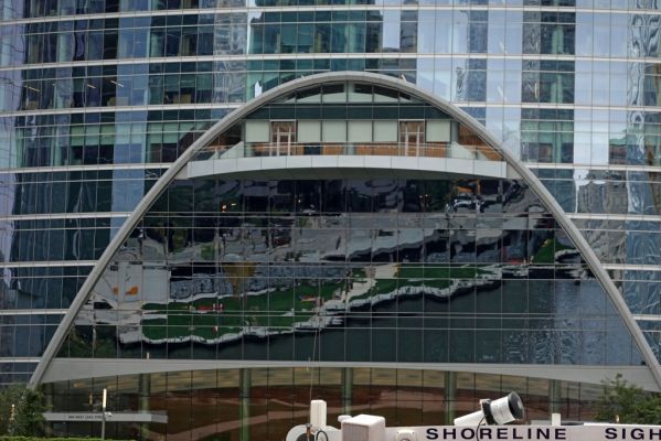 DSC06500 Chicago River Point Building Detail Spiegelung_k
