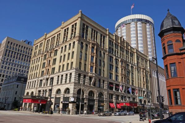 DSC06728 Milwaukee Pfister Hotel_k
