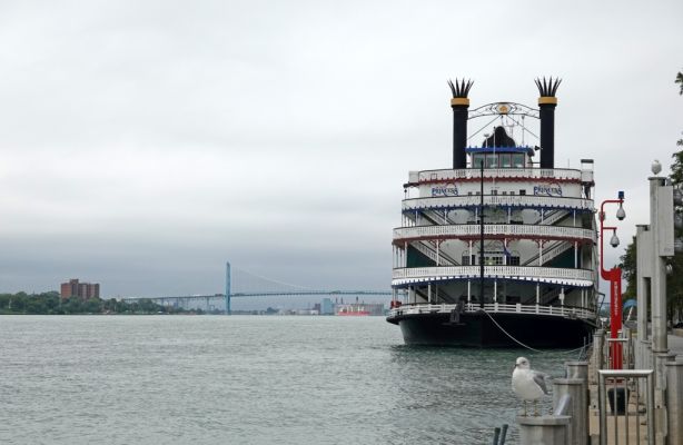 DSC07530 Detroit River Raddampfer_k
