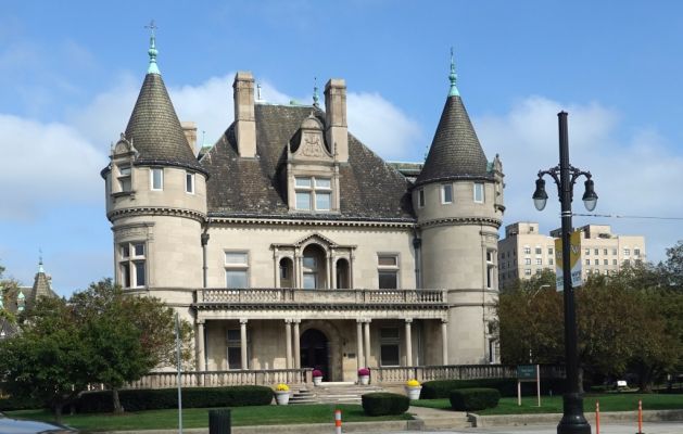 DSC07618 Detroit Tierney Alumni House_k
