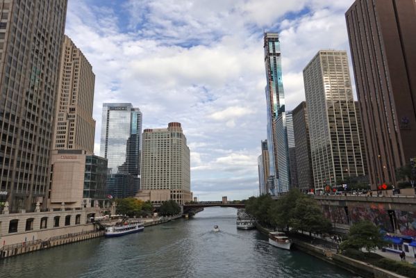 DSC08106 Chicago River von der DuSable Bridge_k
