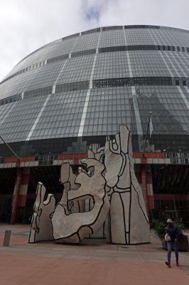 DSC08243 Chicago James R Thompson Center Monument with Standing Beast_k
