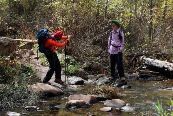 IMG_0213a_Sedona_Oak_Creek_Canyon_West_Fork_Furt_09_Inder_unscharf_forum.jpg