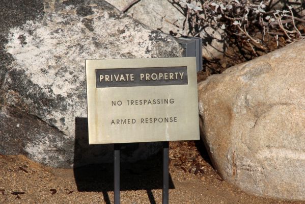 IMG_0401_Palm_Springs_Kaufmann_House_armed_response_forum.jpg
