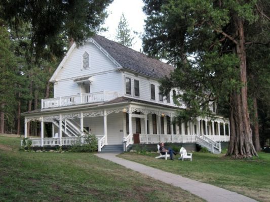 Wawona Hotel
