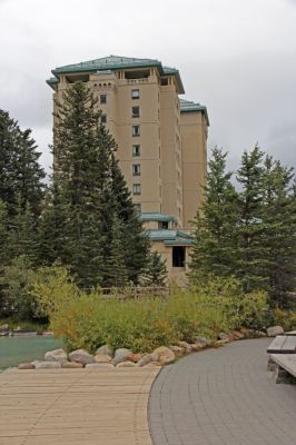 23 Lake Louise Hotel
