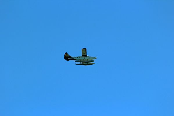 19 Wasserflugzeug
