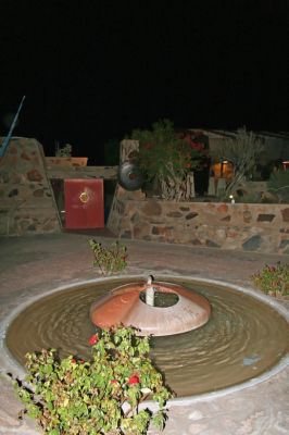IMG_3576_DxO_Taliesin_West_Brunnen_Forum.jpg