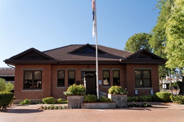 IMG_3687_DxO_raw_Scottsdale_Old_Town_Little_Red_Schoolhouse_Forum.jpg
