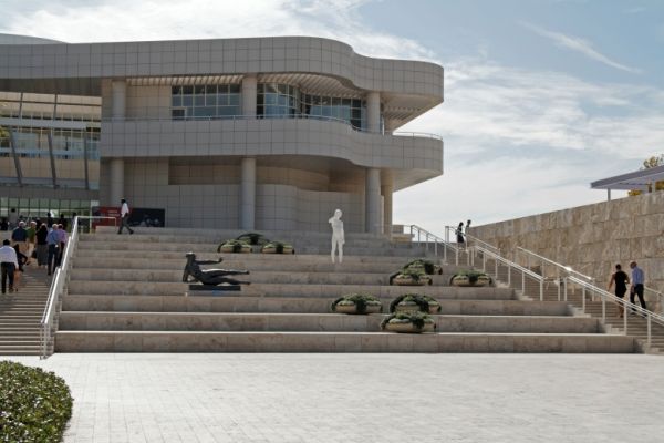 IMG_3831_DxO_raw_Los_Angeles_Getty_Center_Skuloturen_am_Eingangsbereich_Forum.jpg