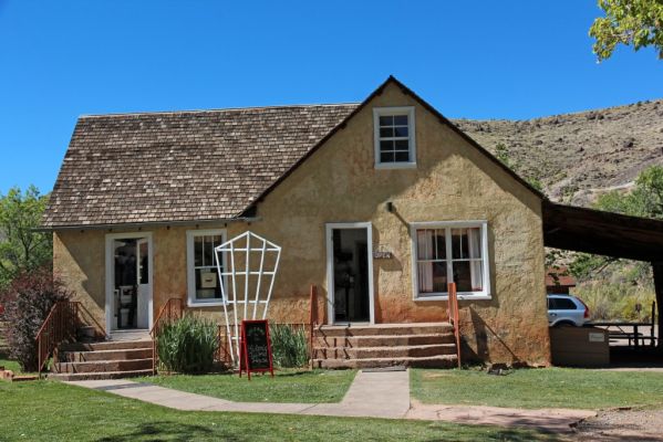 17 Capitol Reef
