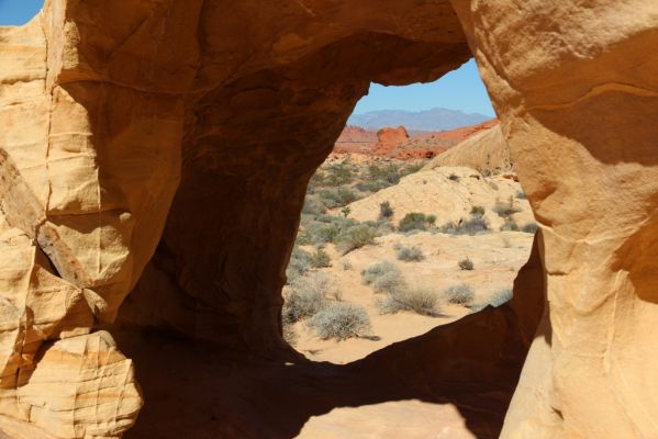 Valley of Fire Arch am White Domes Trail
