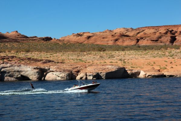 Lake Powell Wasserskifahrer
