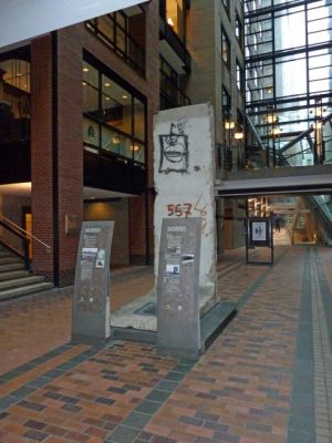 Montreal Centre de Commerce Mauer
