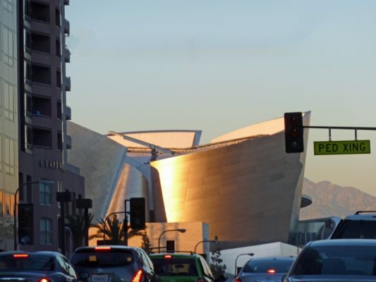 P1070460a_DxO_Los_Angeles_Walt_Disney_Concert_Hall_Forum.jpg