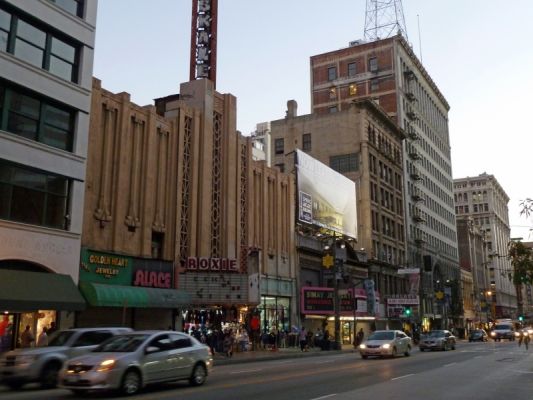 P1070471_DxO_Los_Angeles_S_Broadway_Roxie_Theater_1931_Forum.jpg