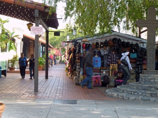 P1070598_DxO_Pueblo_de_Los_Angeles_Marktbuden_Forum.jpg