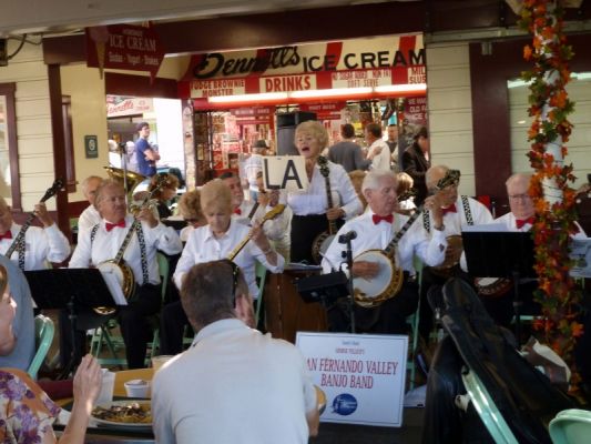 P1070672_DxO_Los_Angeles_Farmers_Market_San_Fernando_Valley_Banjo_Band_Forum.jpg