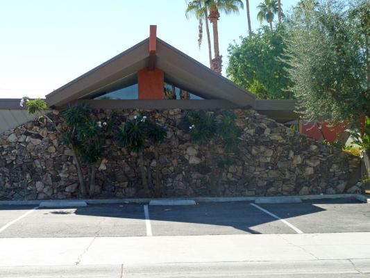 P1130136_Palm_Springs_Royal_Hawaiian_Estates_forum.jpg