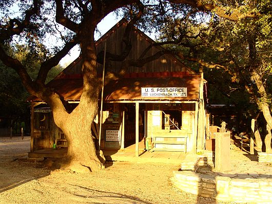 Luckenbach
