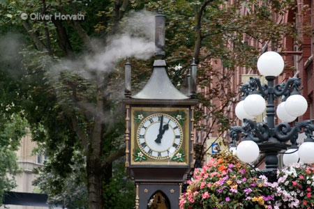Steam_Clock_action
