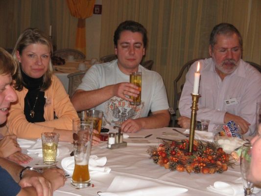 Hanja(Frau von DocSnyder), Stephan(DocSnyder) und Heinz
