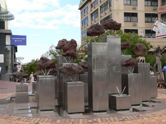 Meteoritenbrunnen.jpg