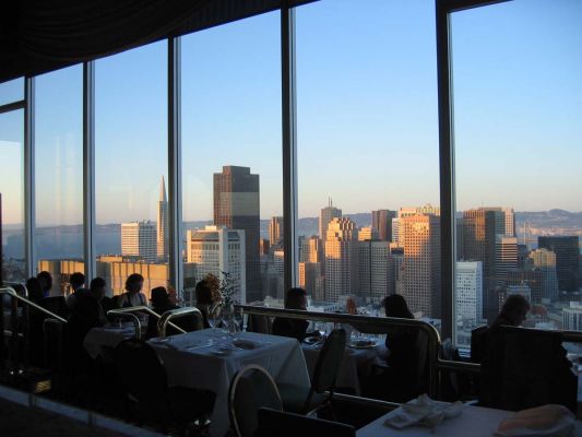 San Francisco von oben zur blauen Stunde
Im Hilton am Union Square, vom Cityscape Restaurant aus.


Schlüsselwörter: "Und kein Nebel!"