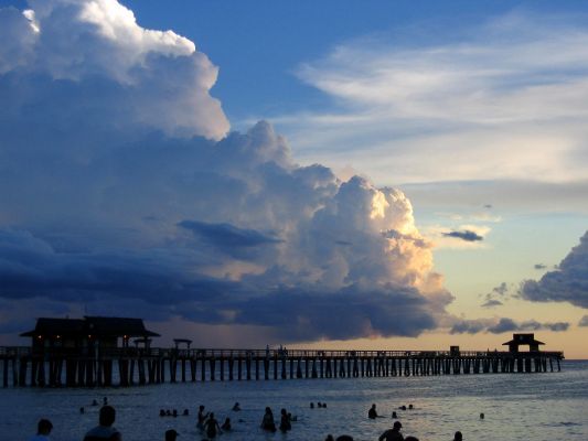 04.Juli 2006, Gewitterstimmung in Naples, Fl. am Pier
