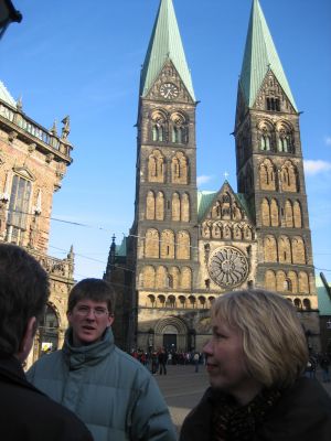 Der Bremer Dom...
...mit Scooby Doo (Markus) und Astrid , Frau von Marterpfahl (Rolf)
