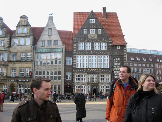 Am Marktplatz...
...links Hector Samuel (Markus), Mitte OWL (thomas), rechts Nicol
