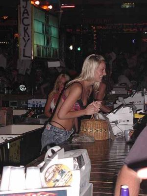 Bar_full_throttle_2.jpg