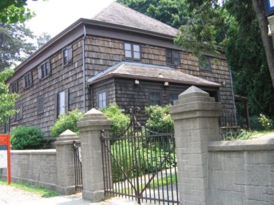 Quaker Meeting House,
Queens

