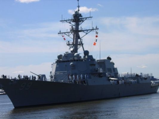 einlaufendes Kriegsschiff
3.7. Philadelphia
