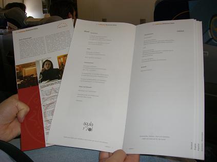 Speisekarte in der Business Class der Lufthansa
Speisekarte in der Business Class der Lufthansa im Flugzeug von Frankfurt nach Los Angeles
