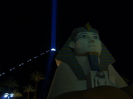 Hotel Luxor bei Nacht
Hotel Luxor bei Nacht
Schlüsselwörter: Luxor, Las Vegas