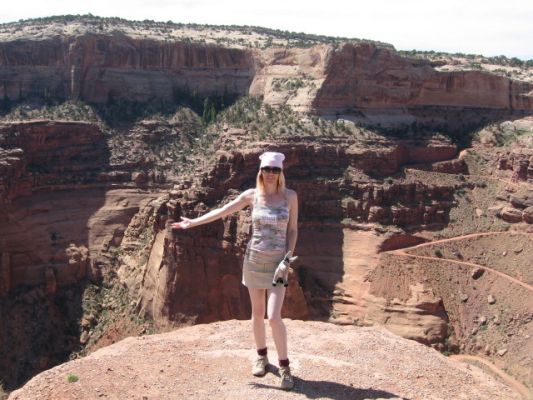 Romy am Shafer Trail Overlook
