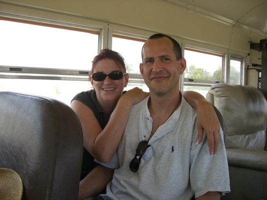 On the road again
Andreas und ich in Konny`s Schulbus auf dem Weg zum Schiesstraining
