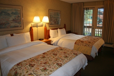 comp_Lake_Louise_Inn_(1).jpg