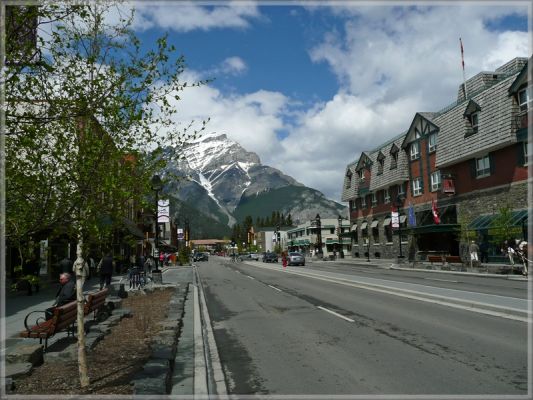 comp_257_Banff_Downtown_(4).jpg