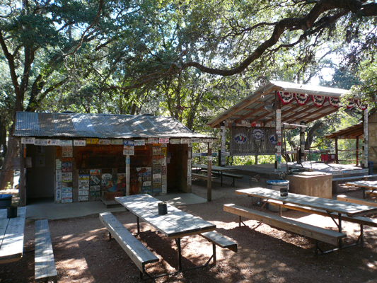 Luckenbach
